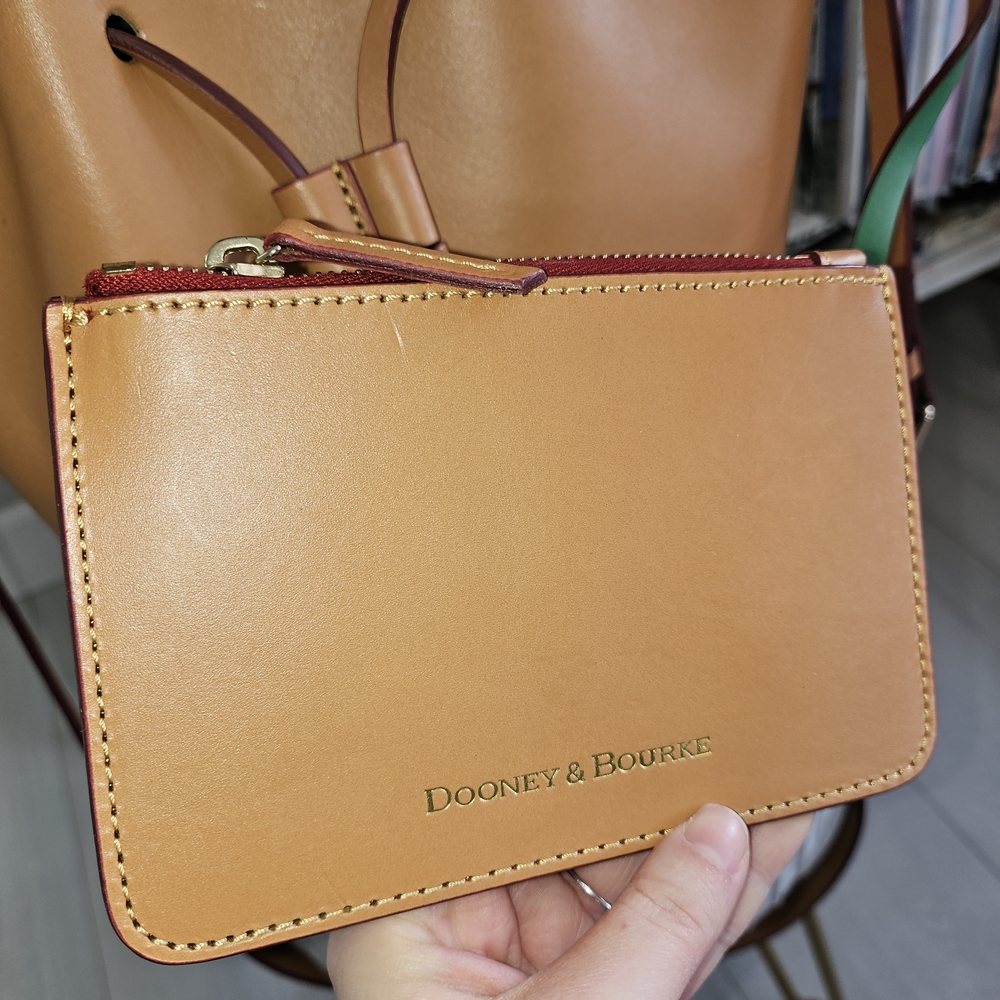 🚫❌️SOLD! Dooney & Bourke Serena Tan & Green Drawstring Bucket Bag/ Wristlet - Picture 8 of 9